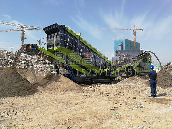 陜西·西安——履帶式移動破碎站在資源化現場